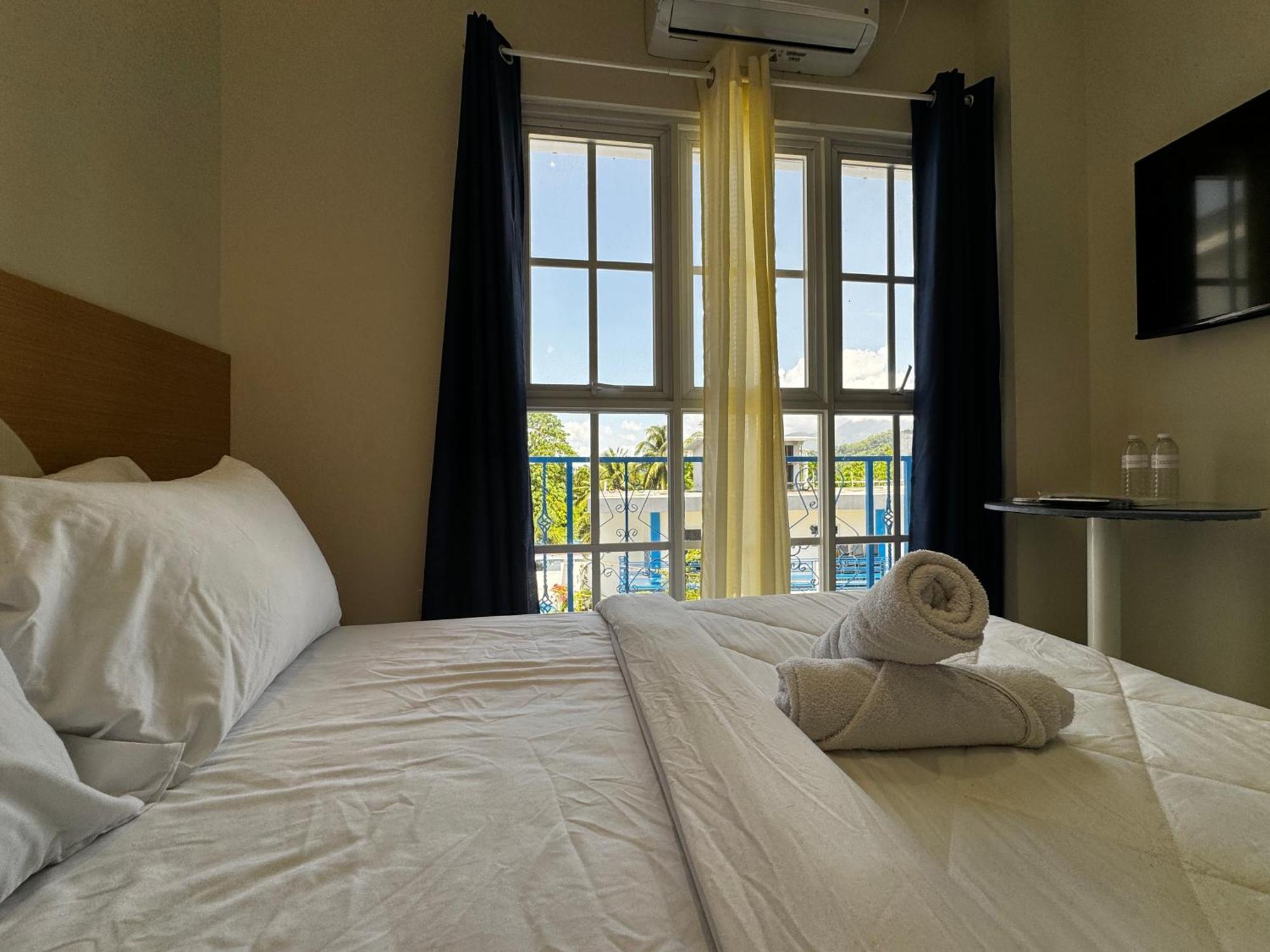 Bernese Resort Hotel Powered By Cocotel Ligao ห้อง รูปภาพ