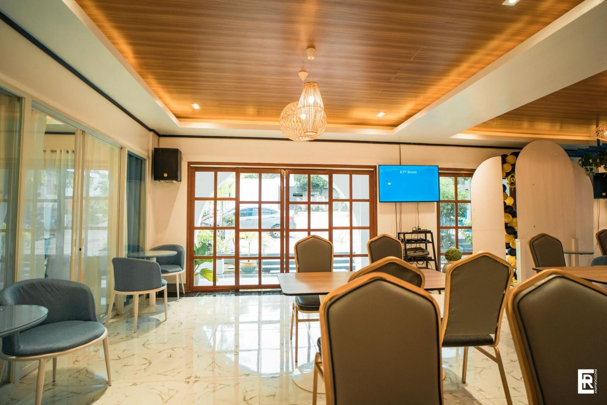 Bernese Resort Hotel Powered By Cocotel Ligao ภายนอก รูปภาพ