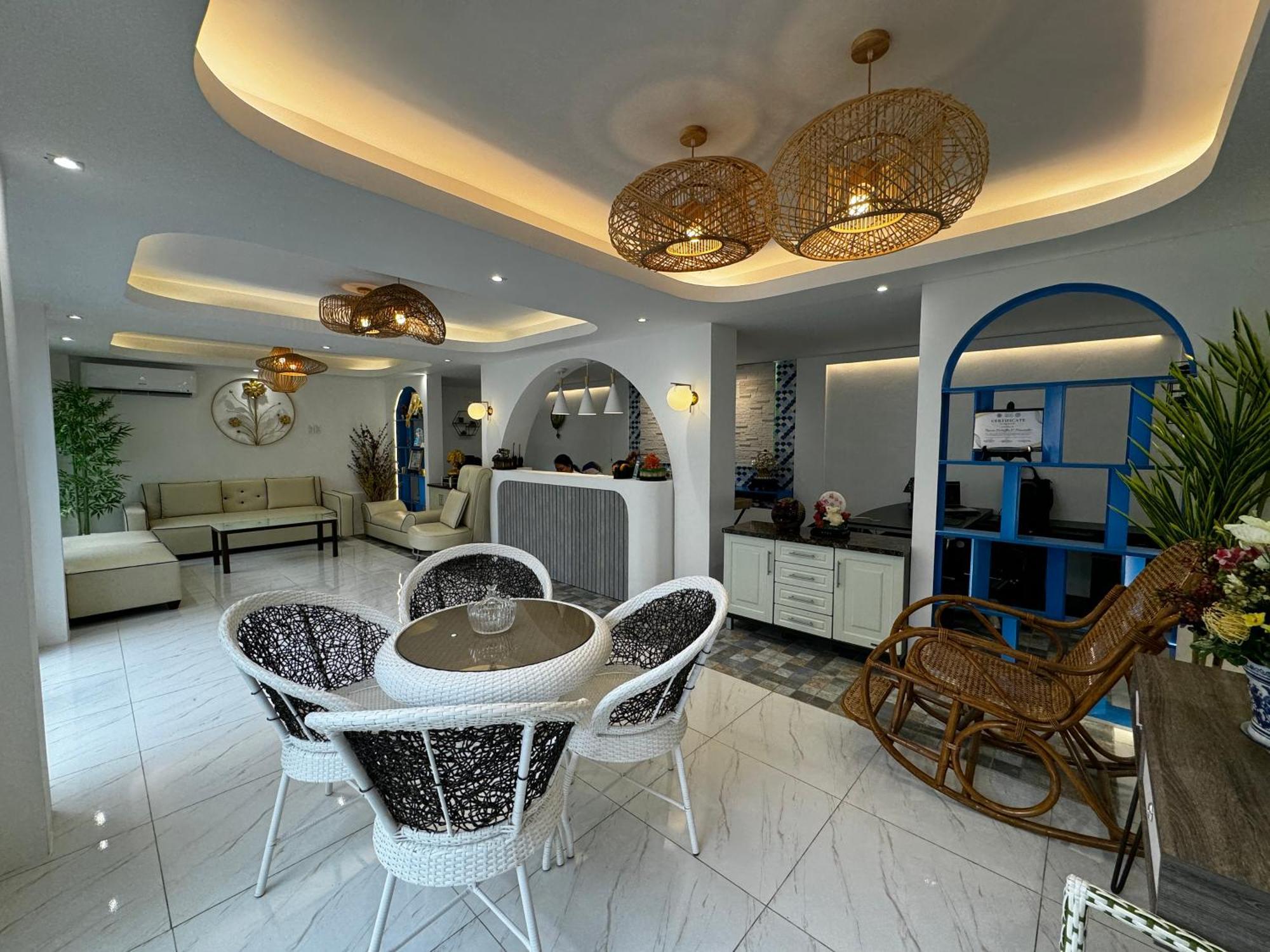 Bernese Resort Hotel Powered By Cocotel Ligao ภายนอก รูปภาพ
